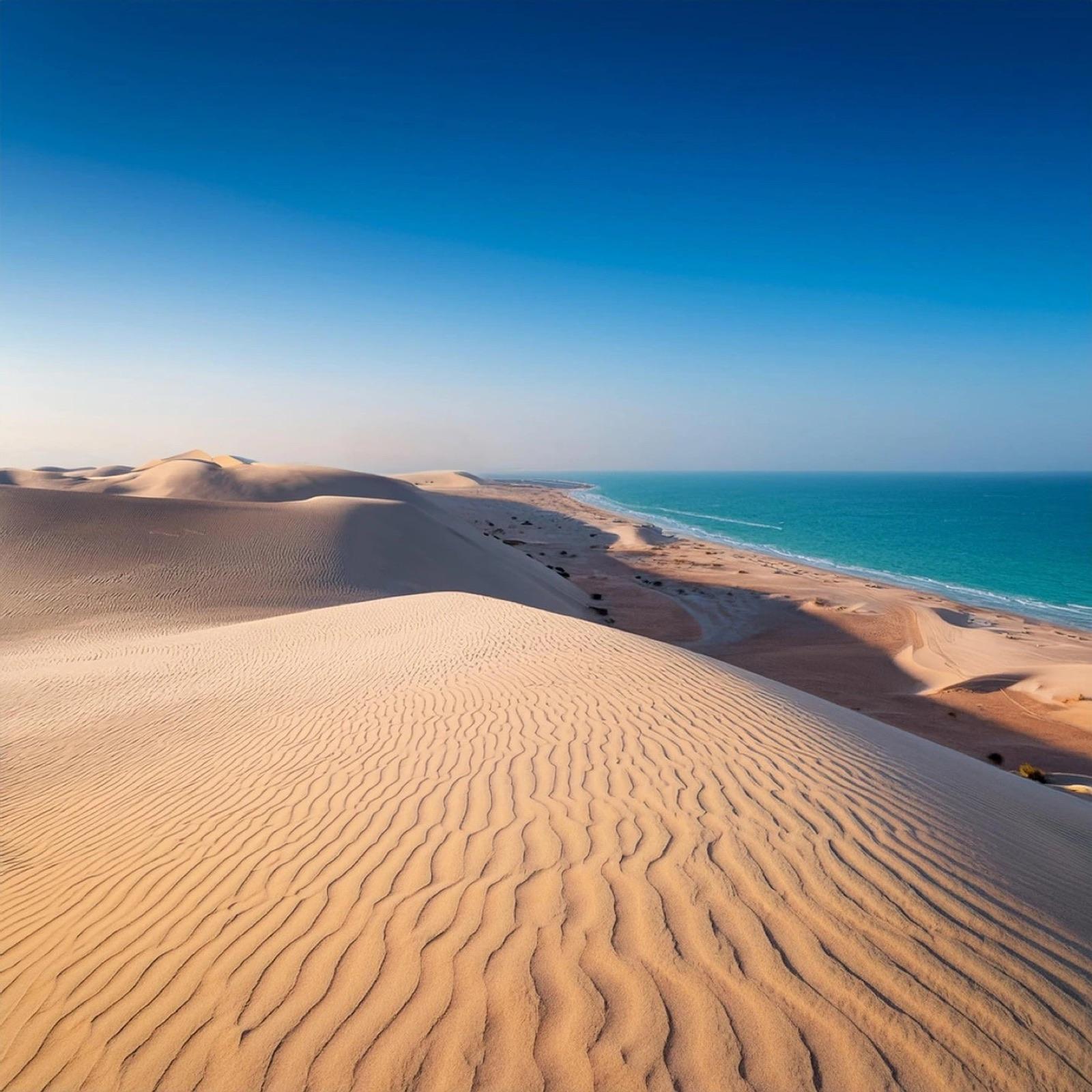 Die Sugar Dunes: weiße Sanddünen an der Küste Omans