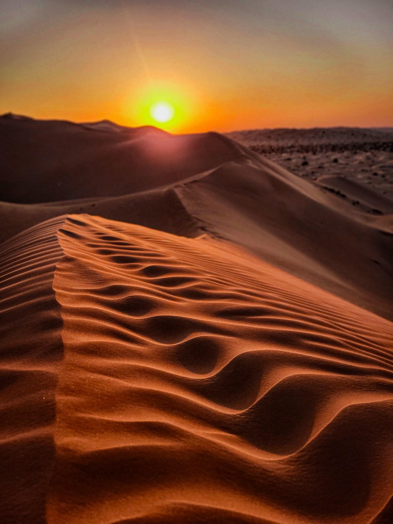 Wellenmuster im Sand, kurz vor Sonnenuntergang in den Wahiba Sands