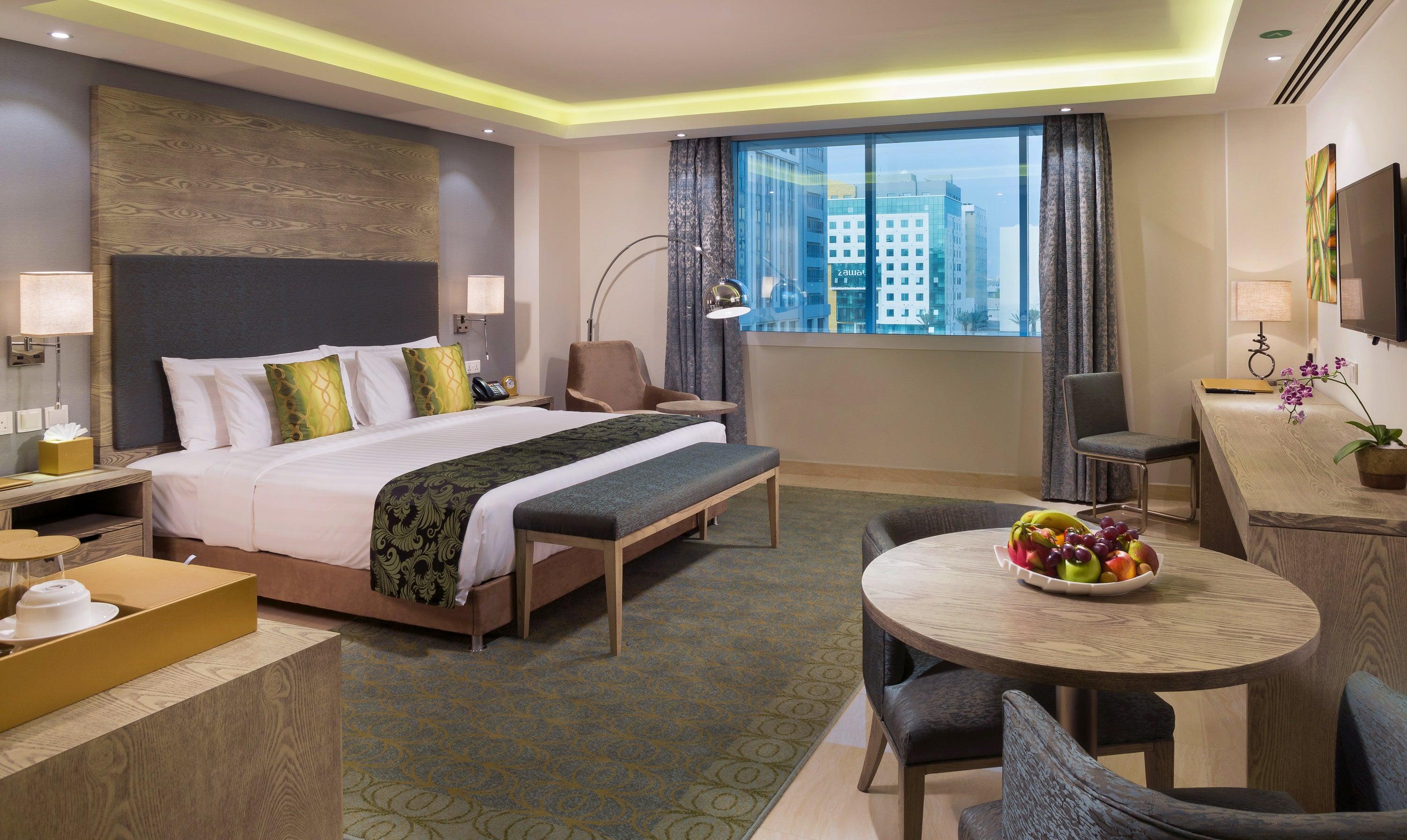 Geräumiges Hotelzimmer in Muscat mit Sitzecke