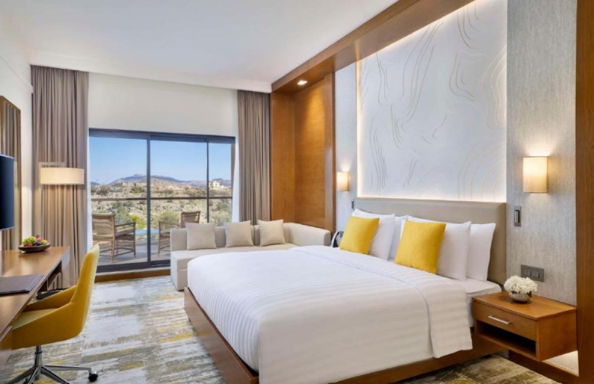 Resort-Zimmer mit Ausblick auf das Hochplateau des Jebel Akhdar